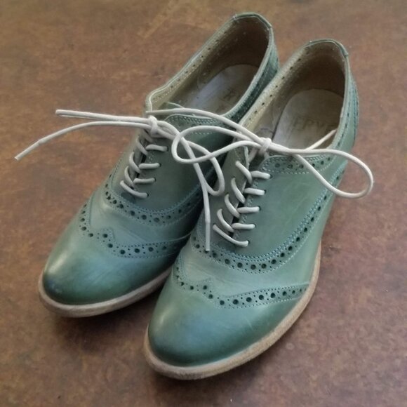 Fabulous Frye wingtips, size 7.5 B - Picture 2 of 9